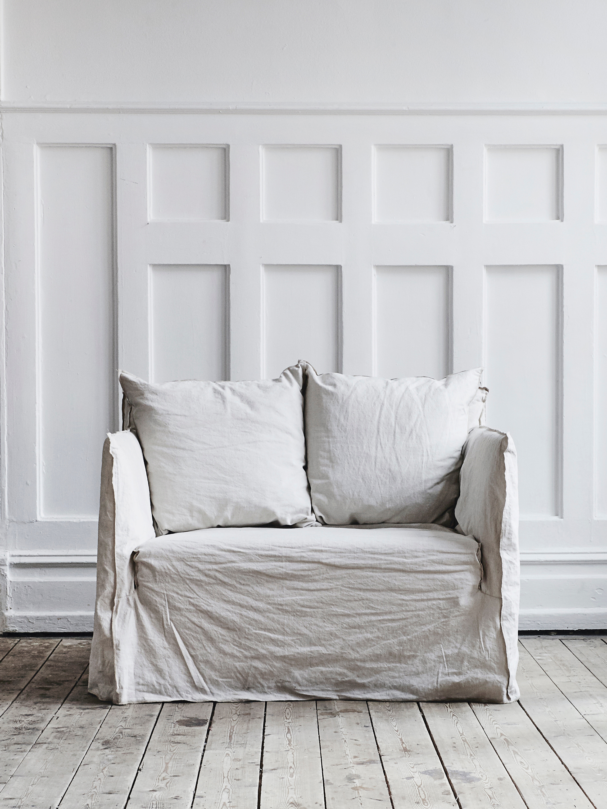 10963 E109f44440 Ghost09b 10 Ghost 09 Loveseat Portrait