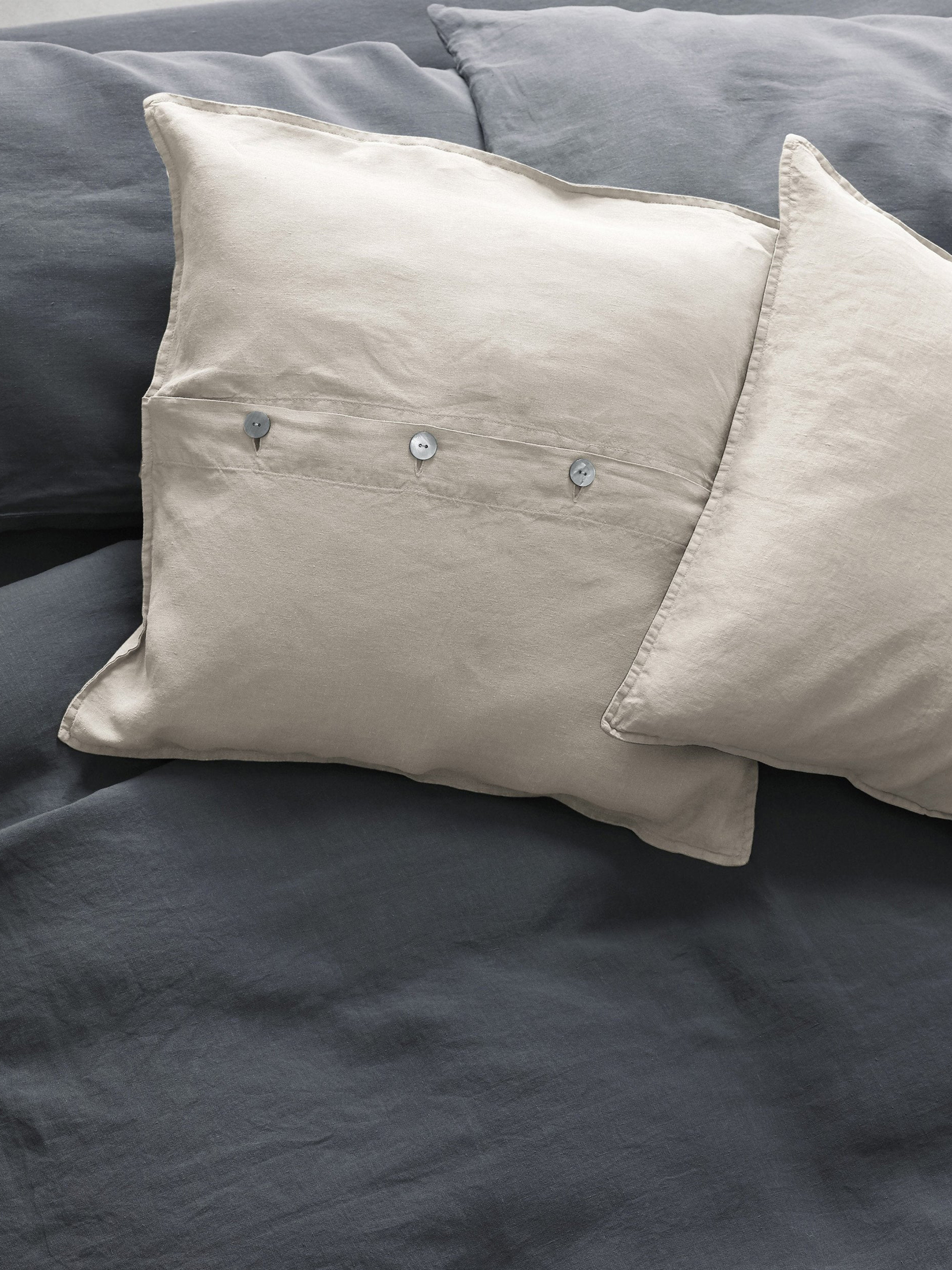12148 6994b098a4 1 Society Limonta Rem Set Cuscini Letto Marmo Lino 01 218b3671 B823 4b2f 933f Efc7f287a8af 2000x Portrait