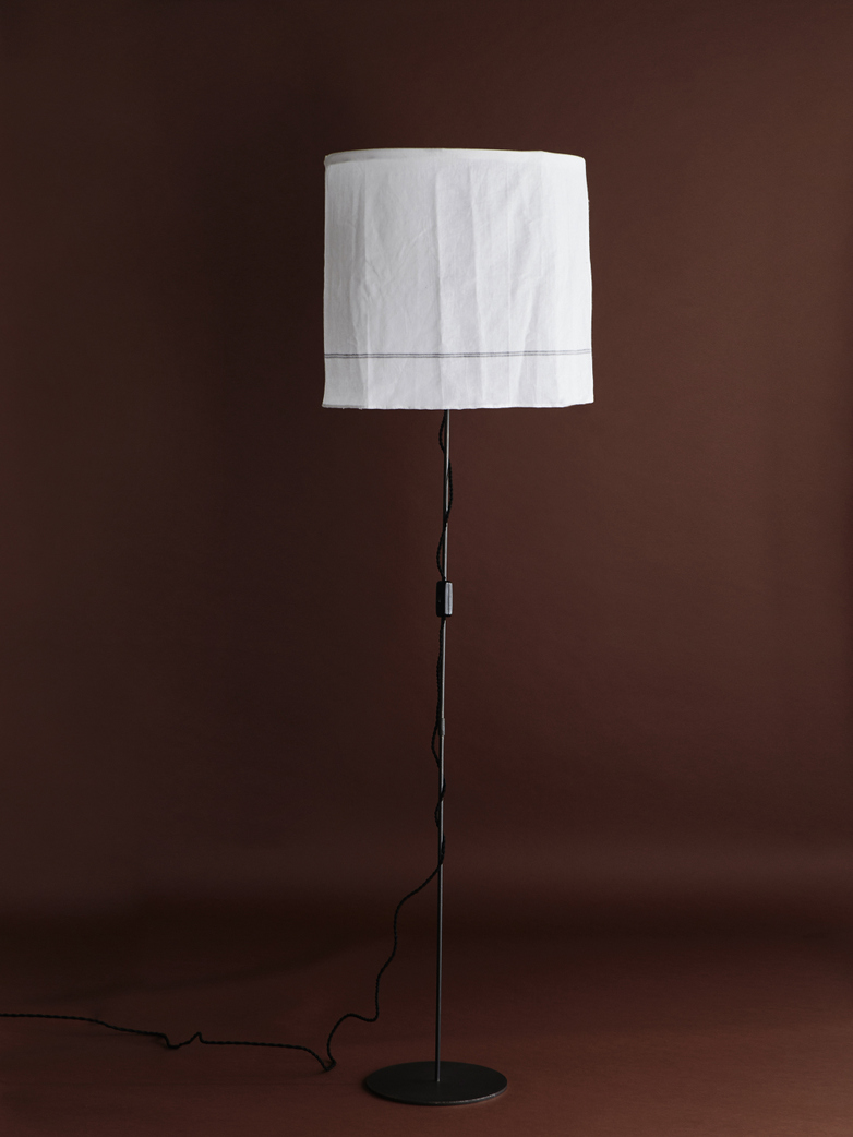 Akio Noir Lamp