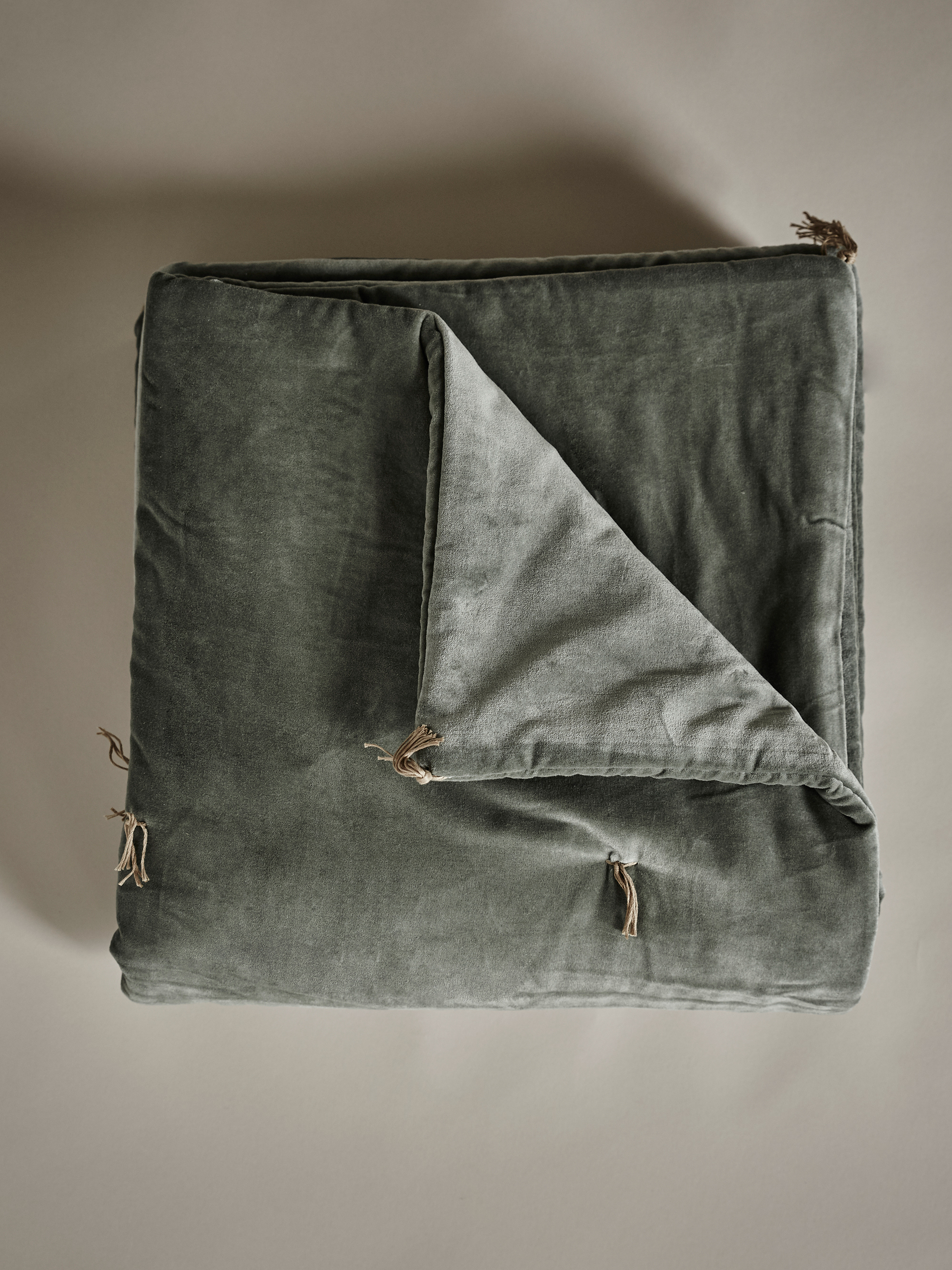 13632 898cca4d8c 85185gla Washed Velvet Throw Glacier Portrait