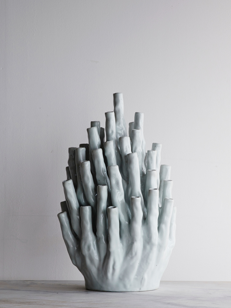 Coral Vase 50-Tulips White