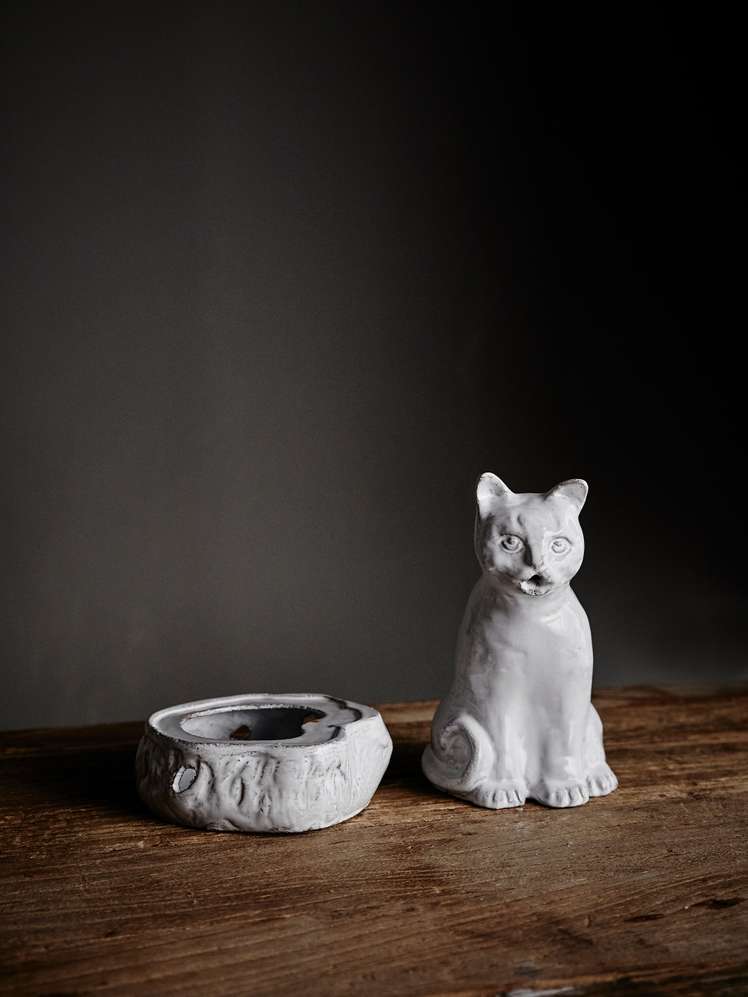 置物 ASTIER de VILLATTE Setsuko Cat Astier de Villate Setsuko Cat Incense Burner – Gardenheir