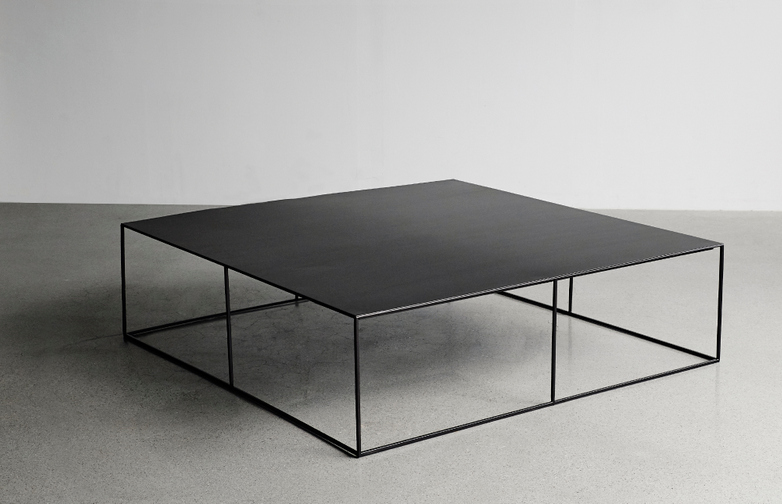Slim Irony Low Table – 124 x 124