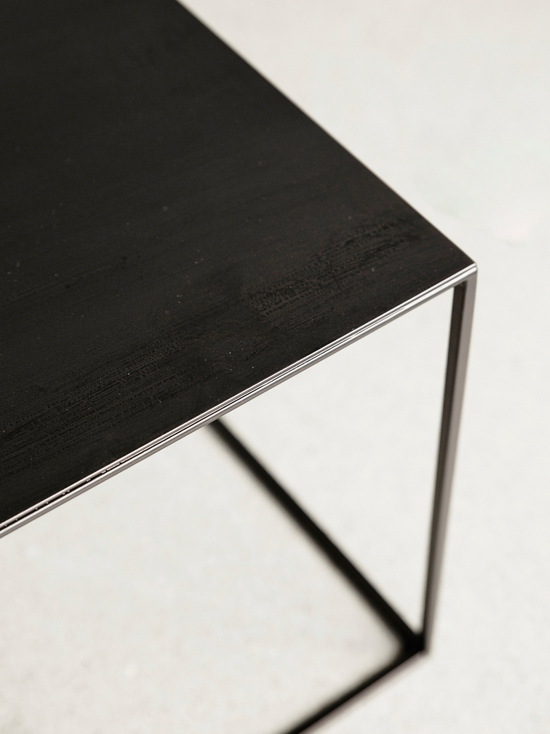 Slim Irony Low Table – 124 x 124