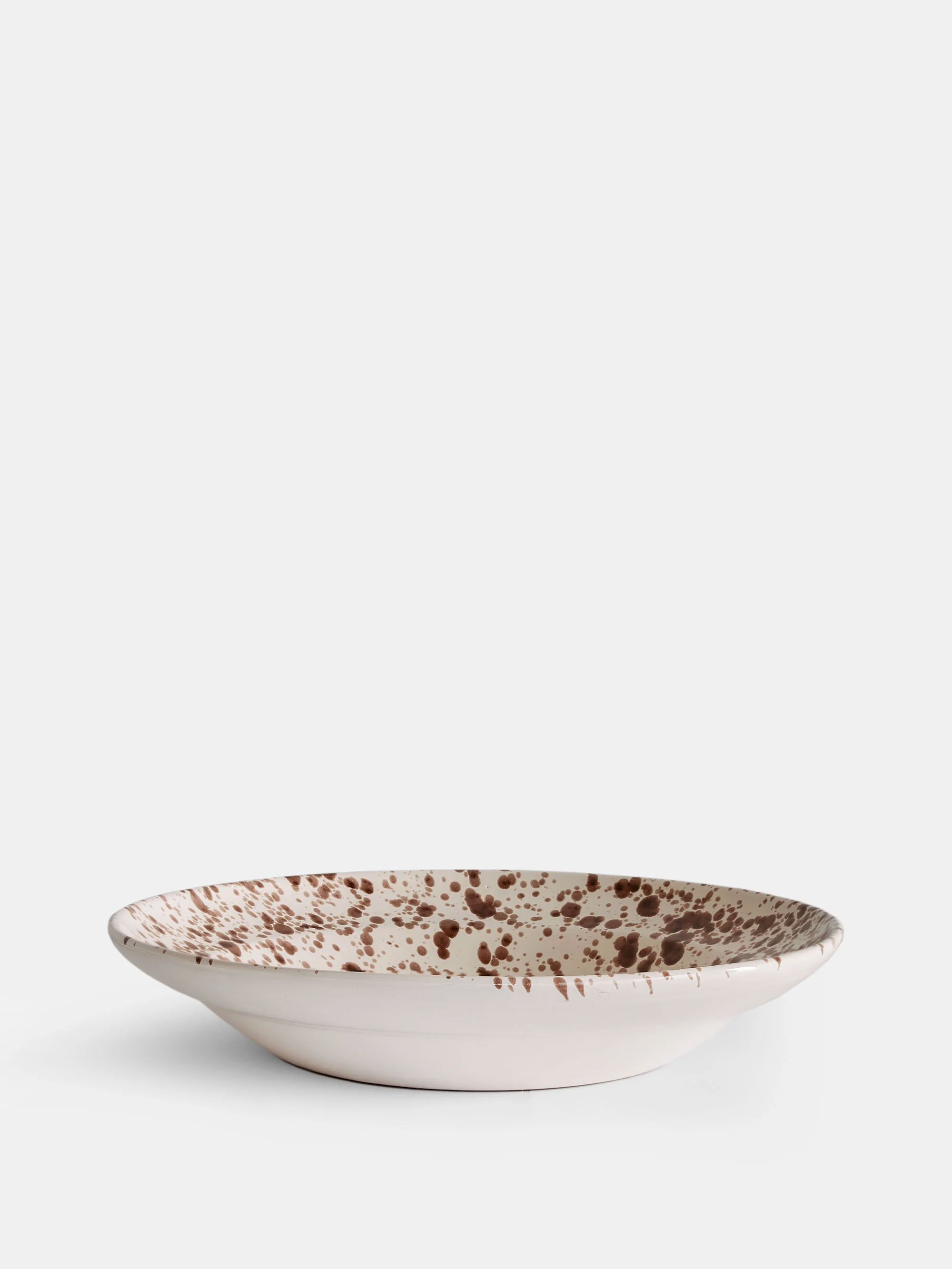 16052 3f613c51fc 16052 4519fc950e 53126 9a0fb1c50d Spruzzi Vivente Medium Serving Bowl Brown On Creme Original Zoom Shift Portrait