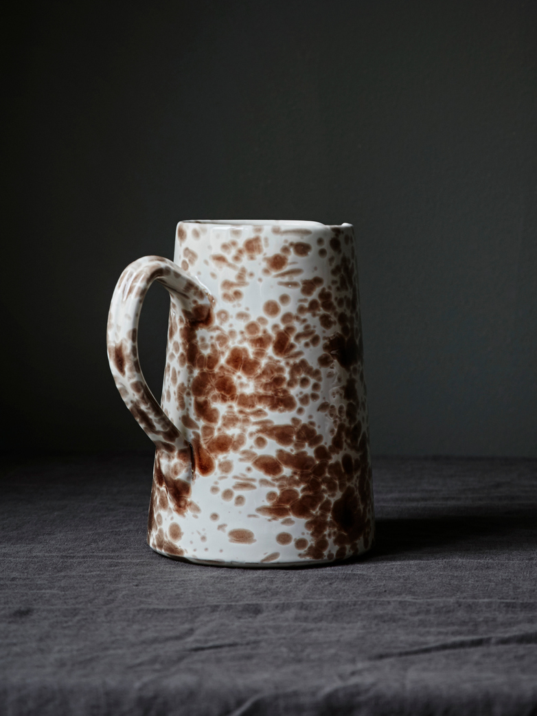 Spruzzi Vivente - Pitcher Brown on Creme