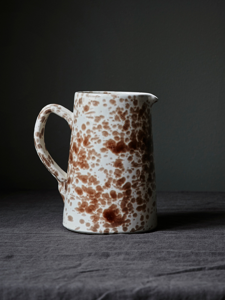 Spruzzi Vivente - Pitcher Brown on Creme