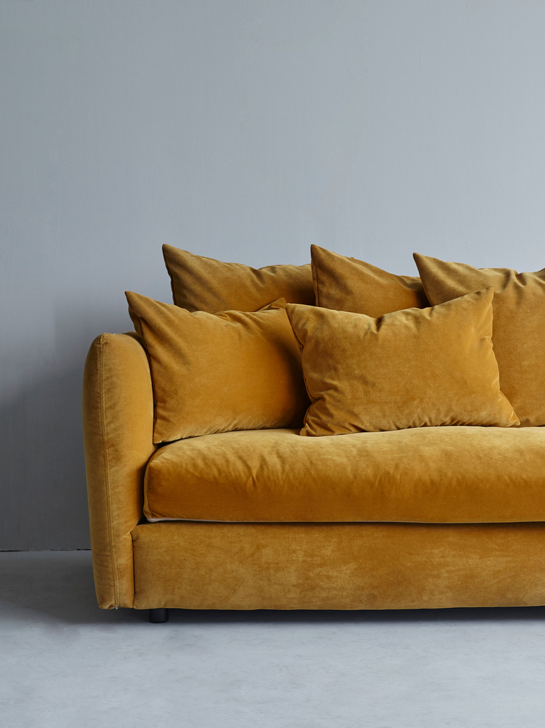 Loire Sofa – Safran