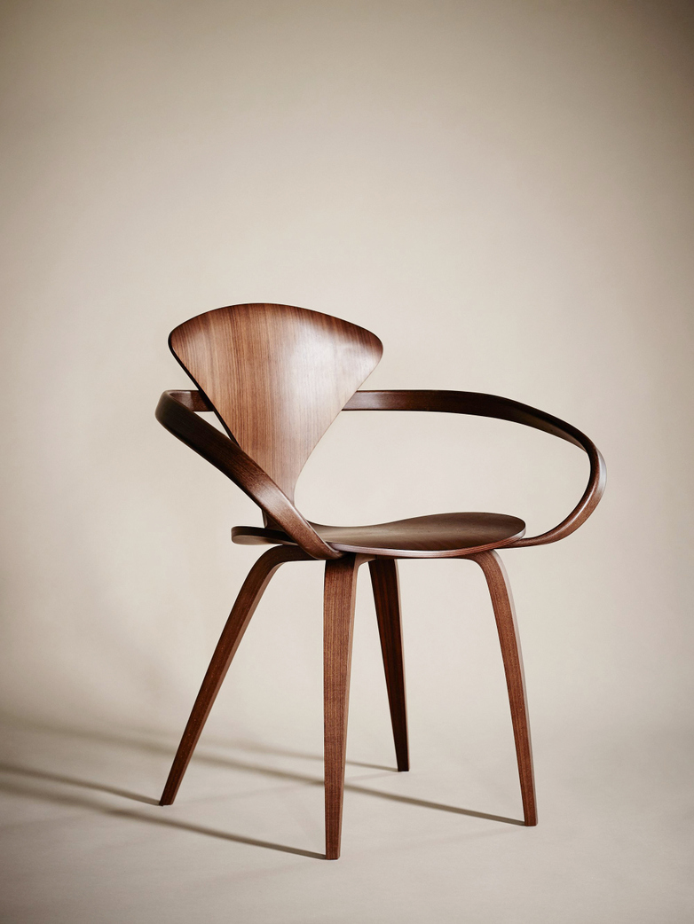 Armchair – Classic Walnut