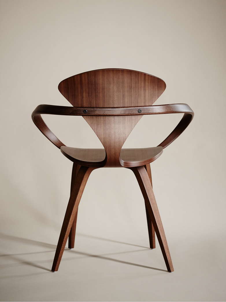 Armchair – Classic Walnut