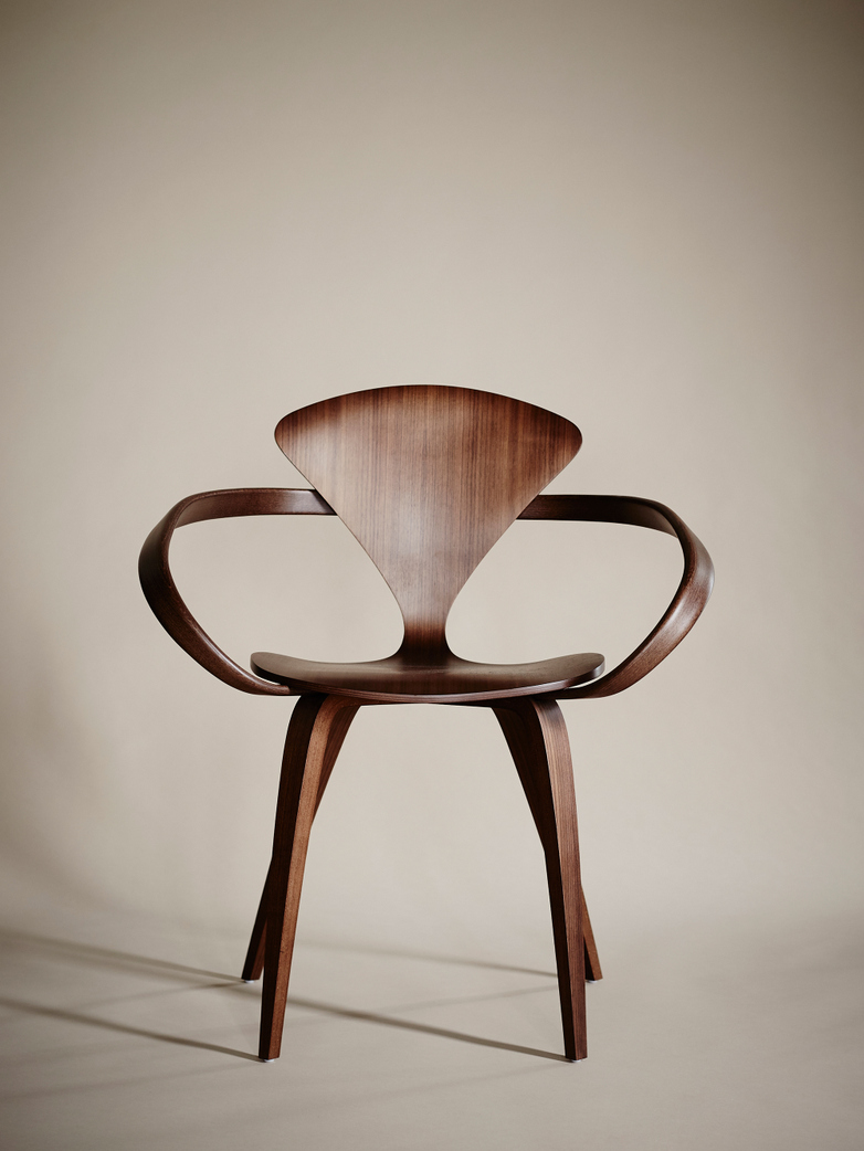 Armchair – Classic Walnut