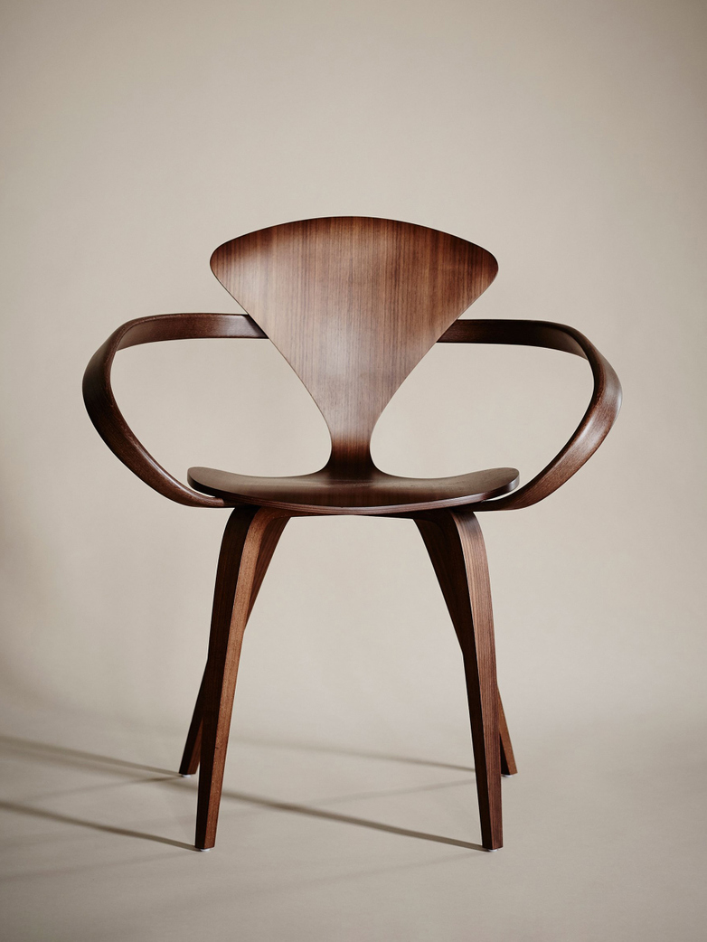 Armchair – Classic Walnut