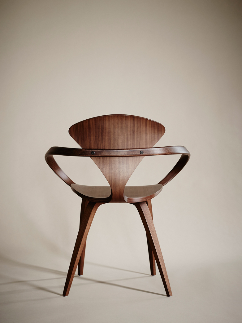 Armchair – Classic Walnut