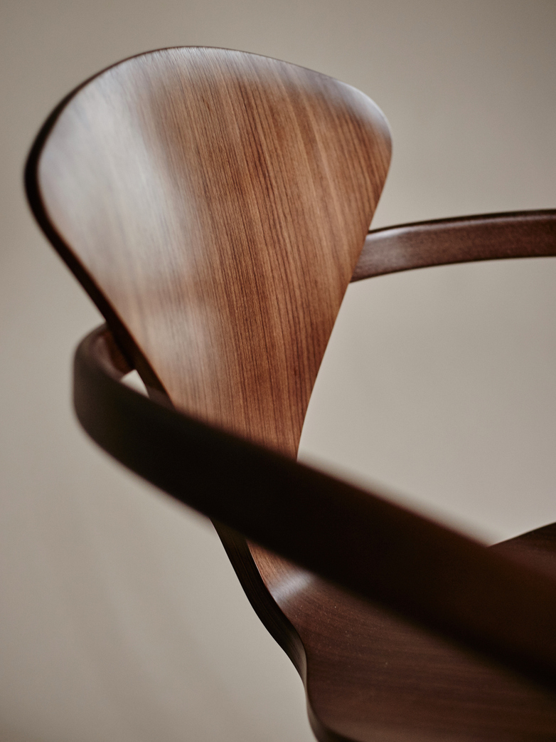 Armchair – Classic Walnut
