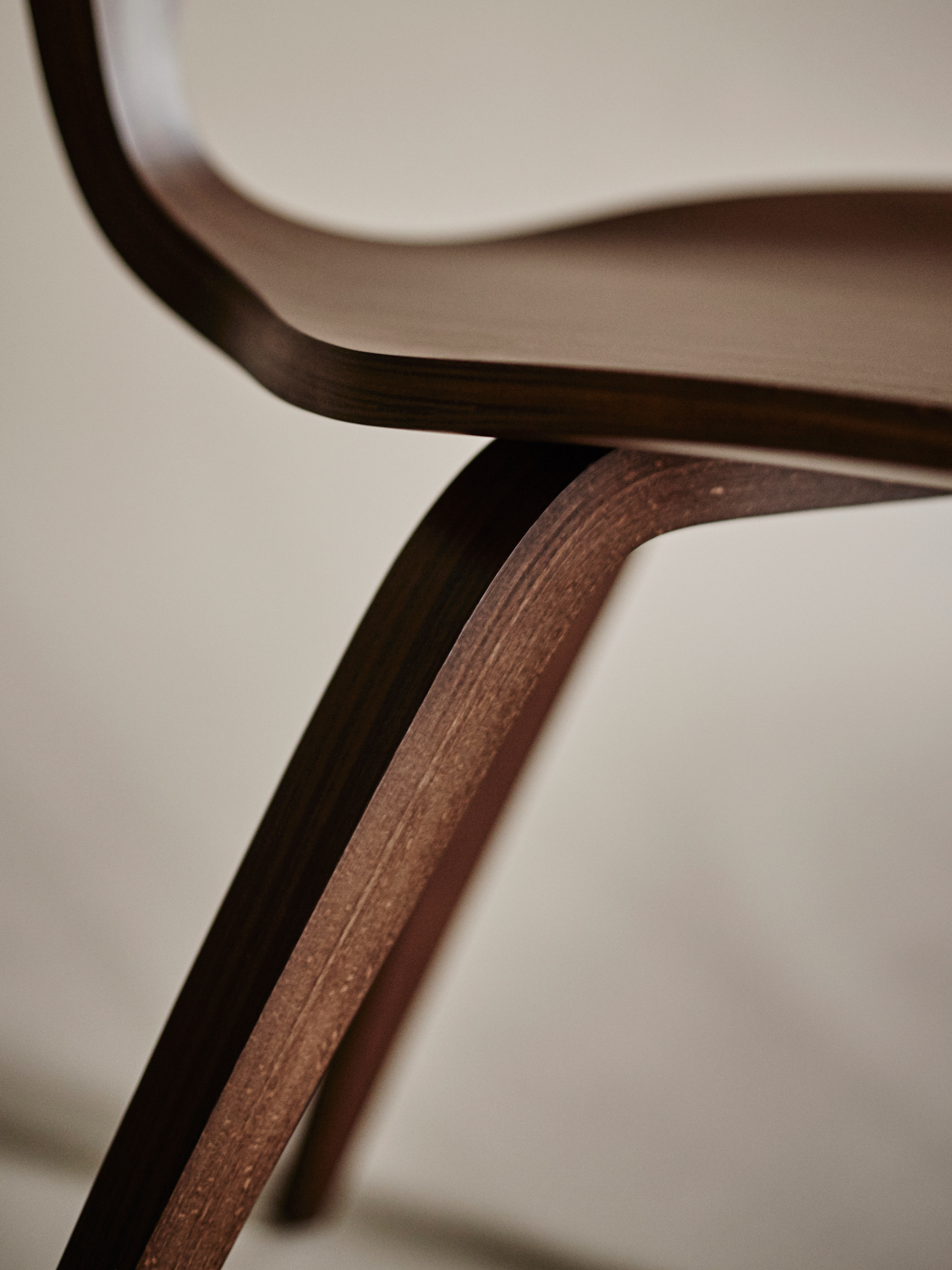 17676 C59bf069f6 Chair Walnut 2018 08 27 1 Portrait