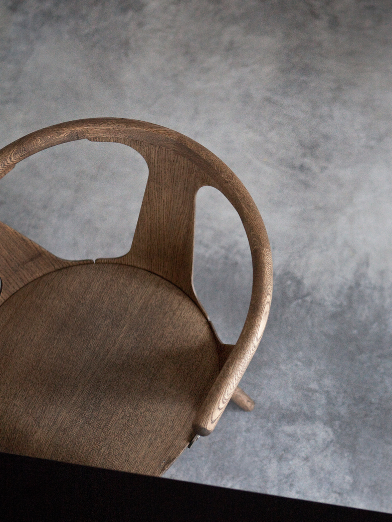 In Between Chair – Oiled Oak