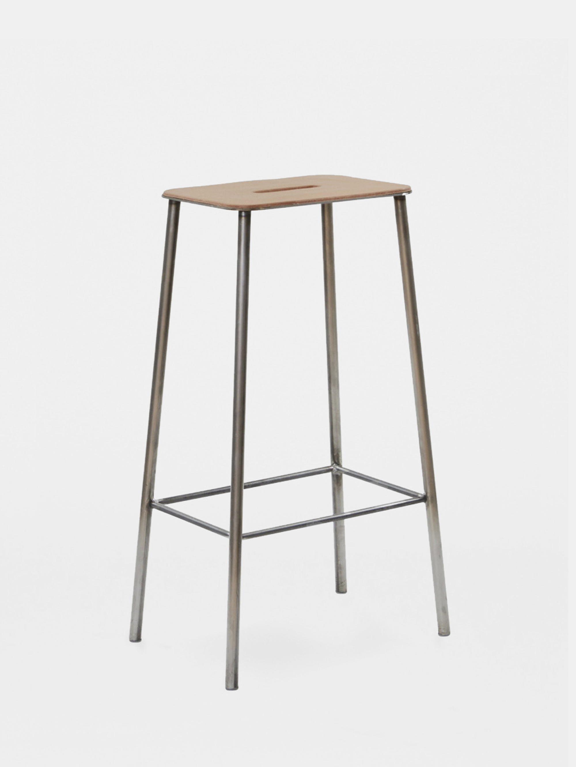 18325 A04dac2708 18653 6788cede66 Adam Stool Leather Raw Steel 76 Zoom Portrait