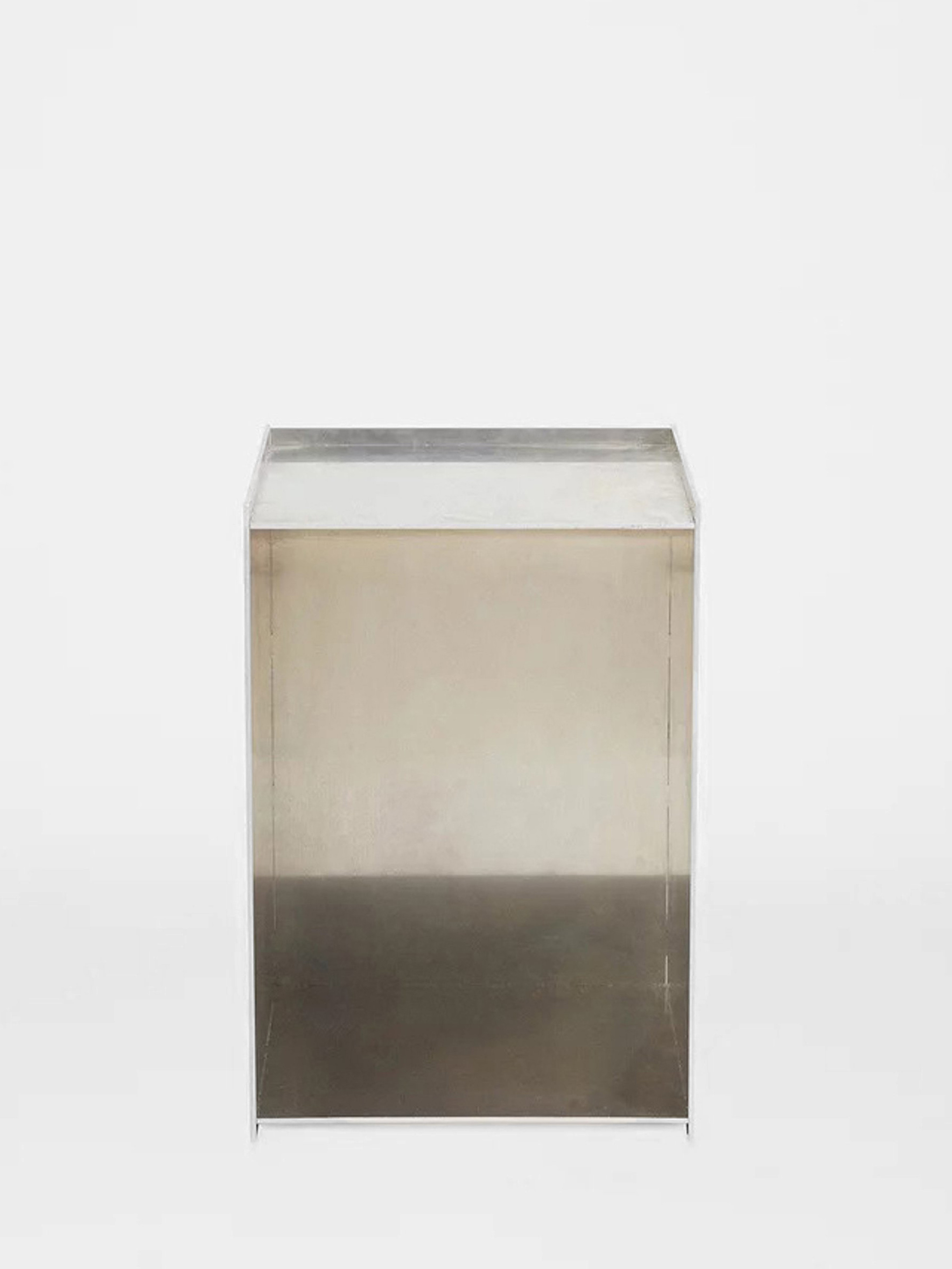 18341 1bf63b47d6 18341 301fe4a756 Frama Rivet Box Table 1 Zoom Portrait