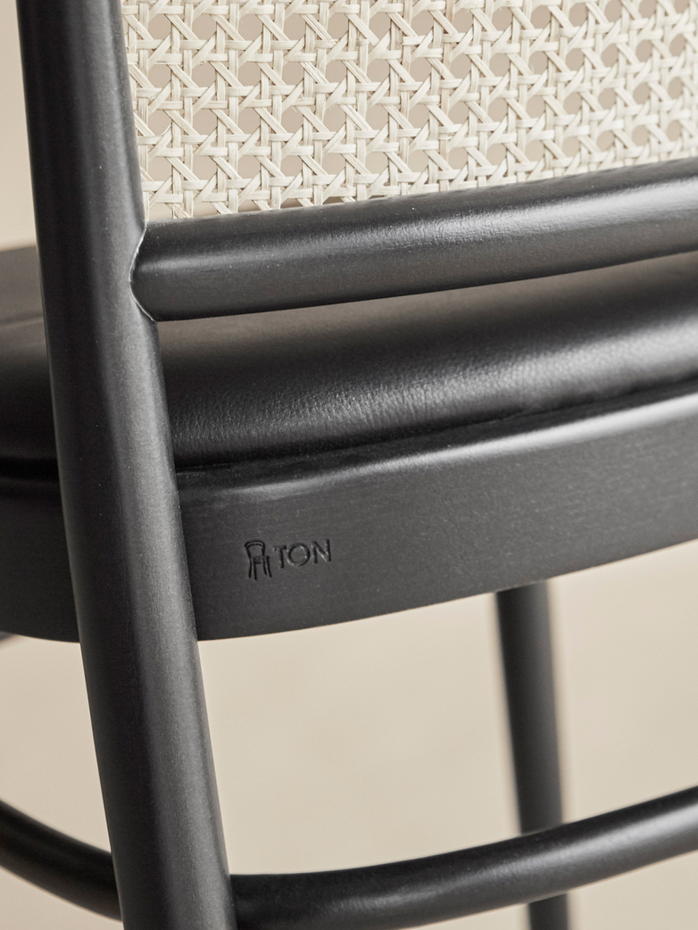 Chair No 811 – Black – Leather