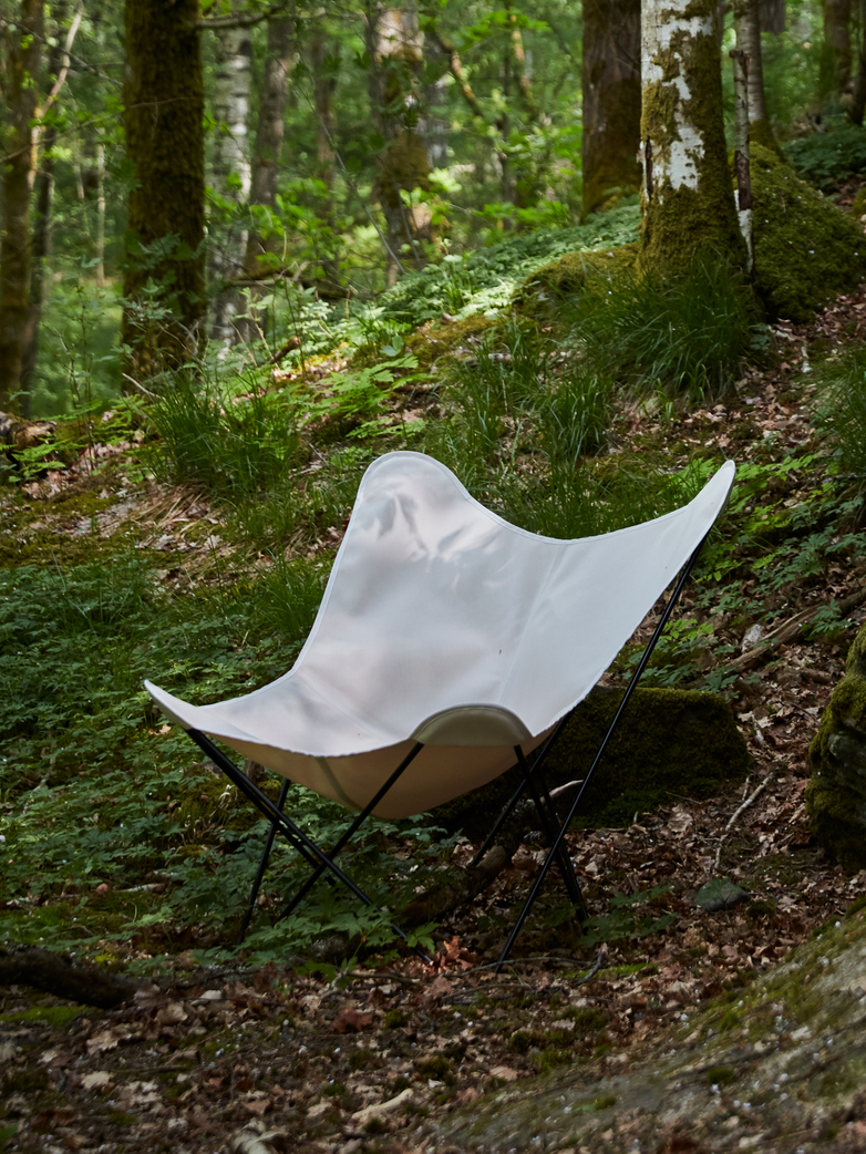 Sunshine Mariposa Oyster - Metal Outdoor Black