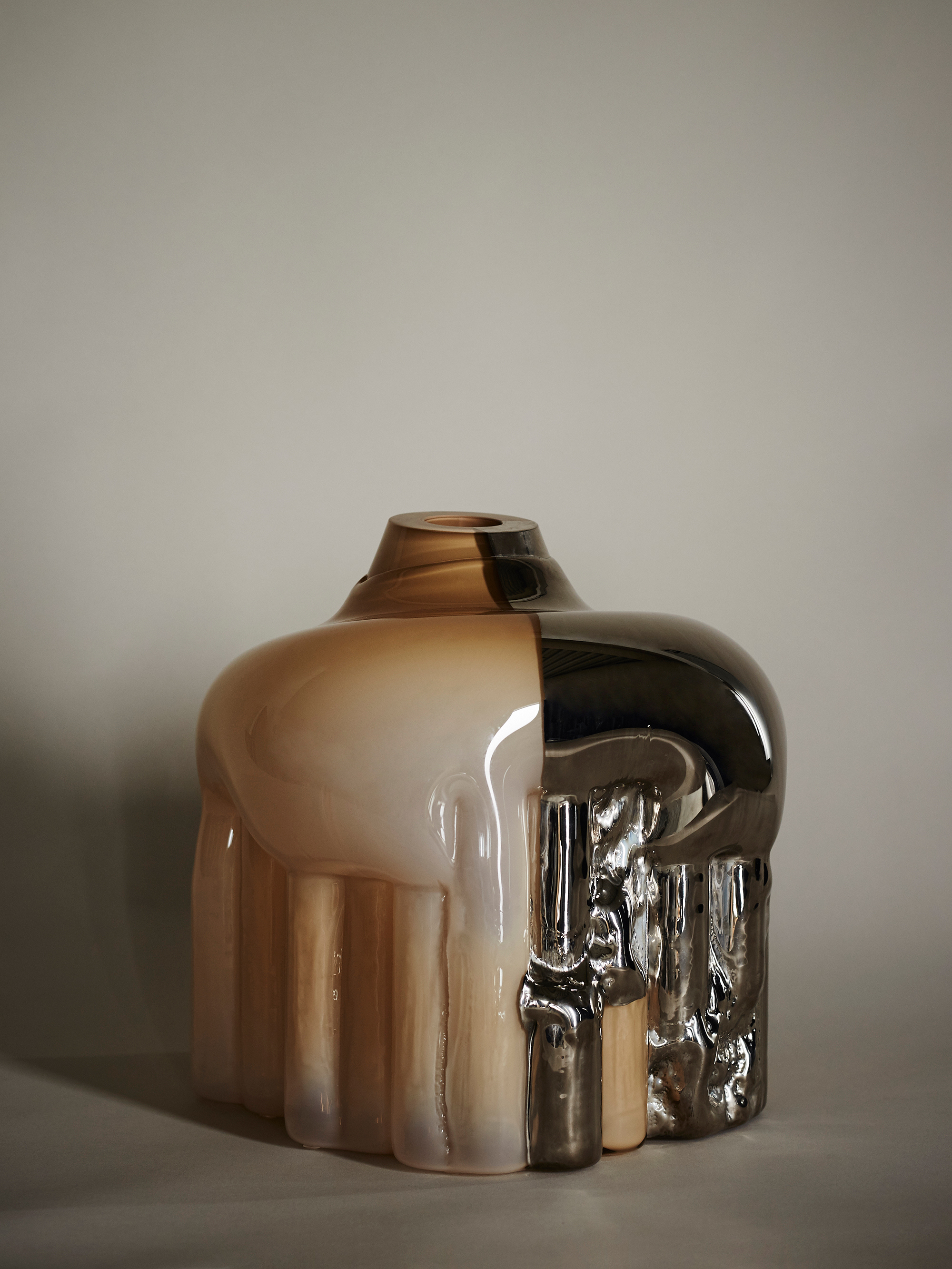 KOSTA BODA — Platinum Rain - Beige — Vaser | Artilleriet