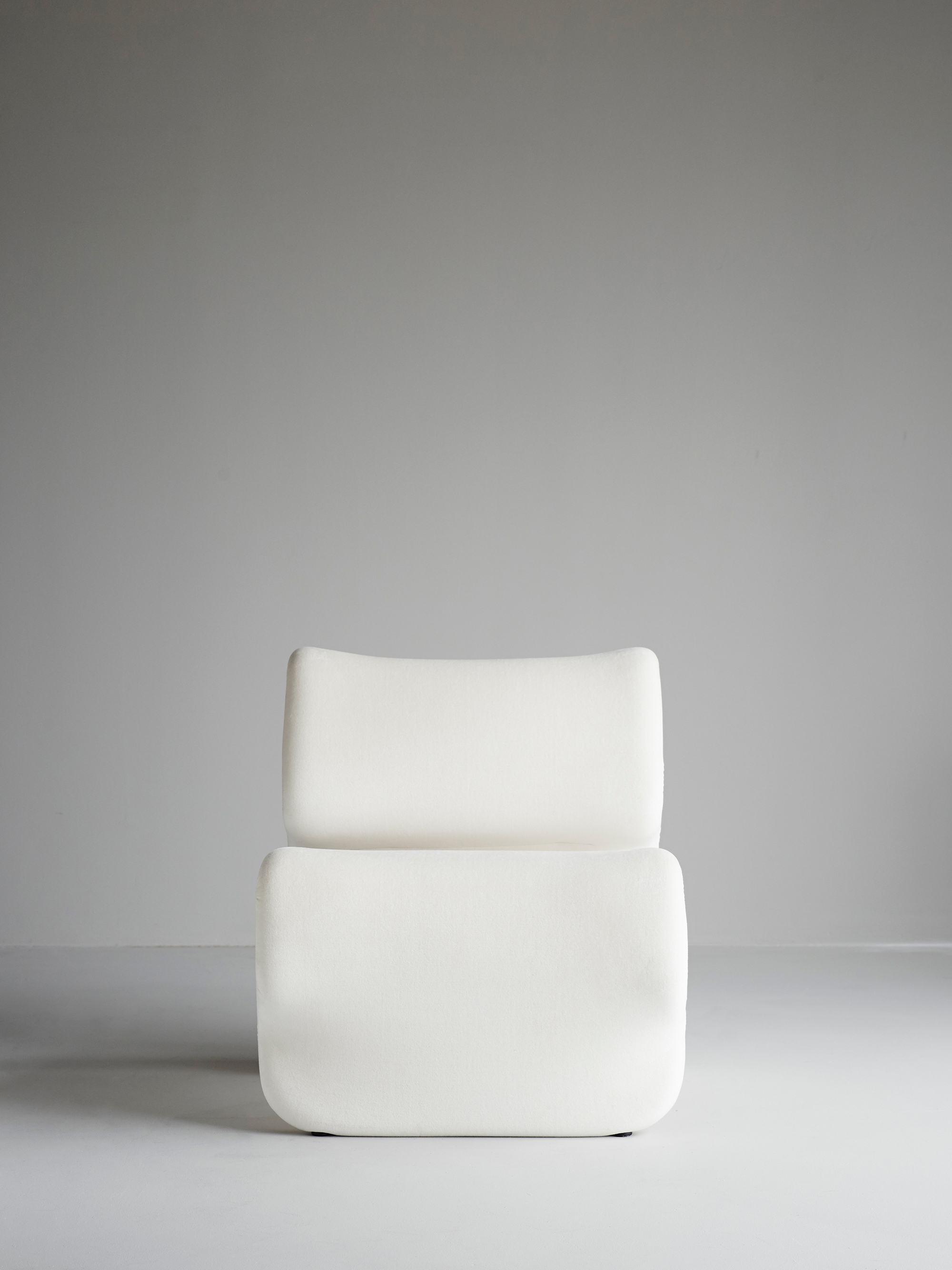 21161 5e472b33cc Etcar5 Etcetera Armchair Creme White 4 Portrait