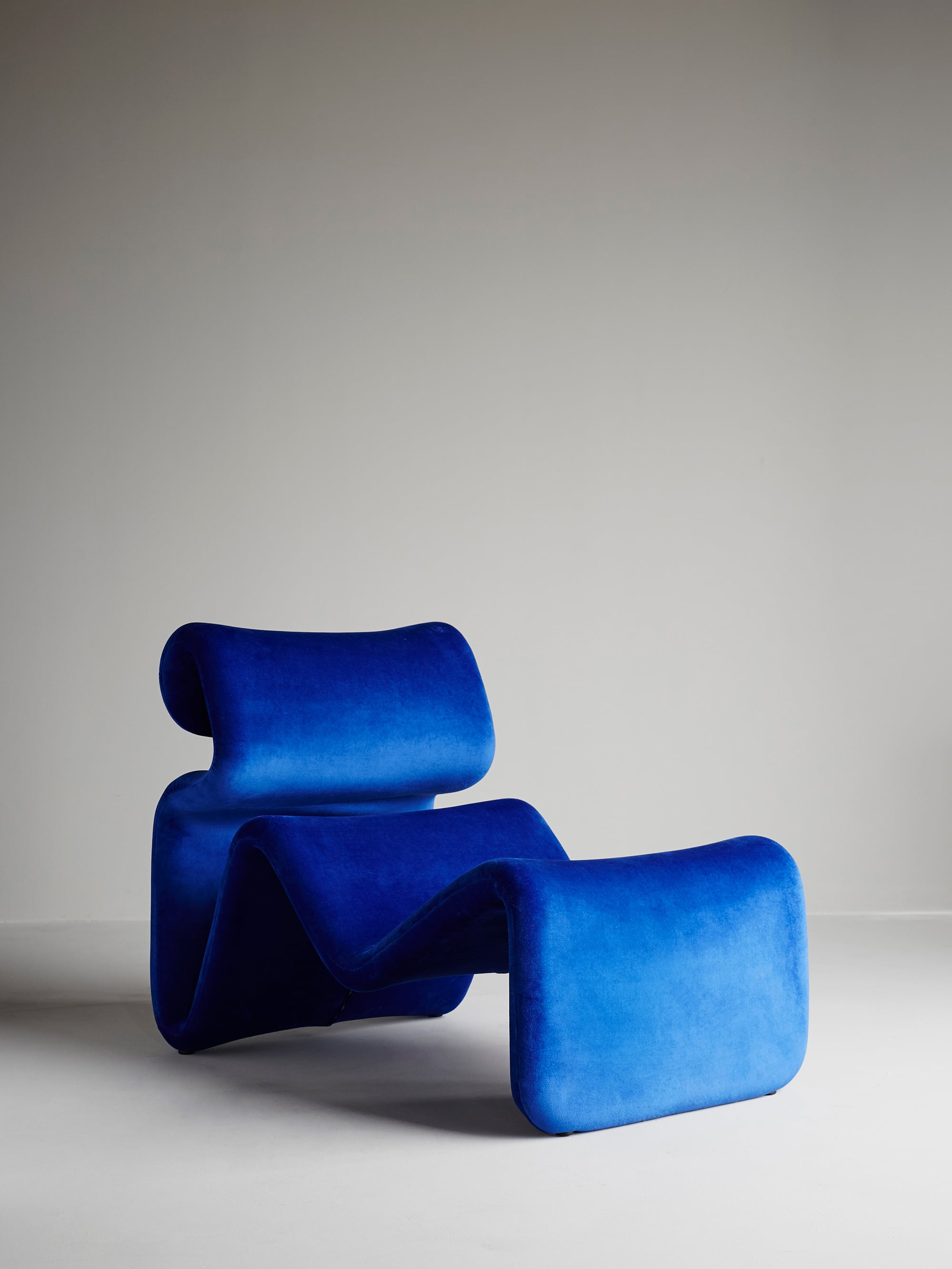 21183 5d0136b329 Etclo8 Etcetera Lounge Chair Chocolate Klein Blue 3 Portrait