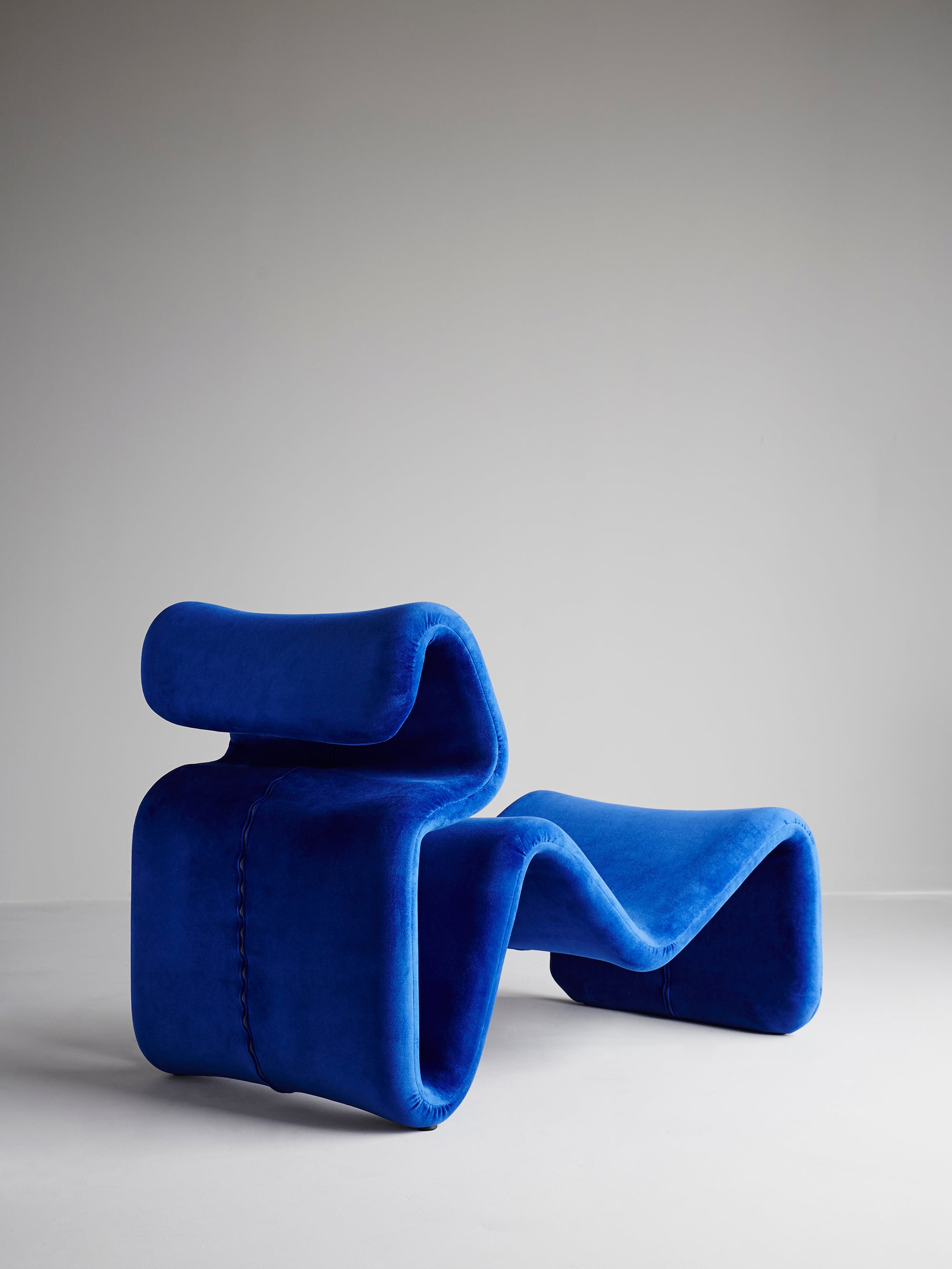 21183 9d426b6cec Etclo8 Etcetera Lounge Chair Chocolate Klein Blue 4 Portrait
