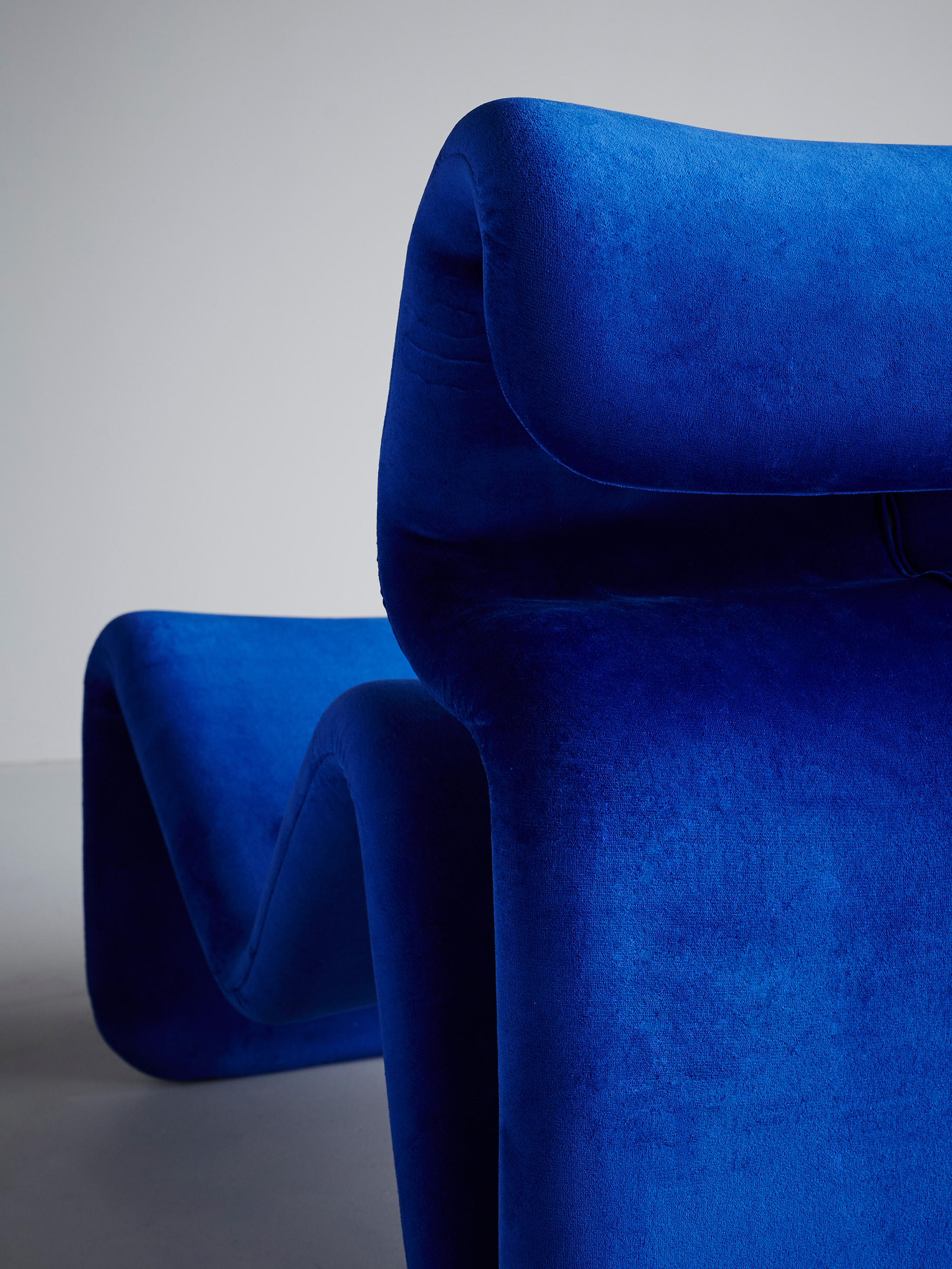 21183 Feac4350b7 Etclo8 Etcetera Lounge Chair Chocolate Klein Blue 2 Portrait