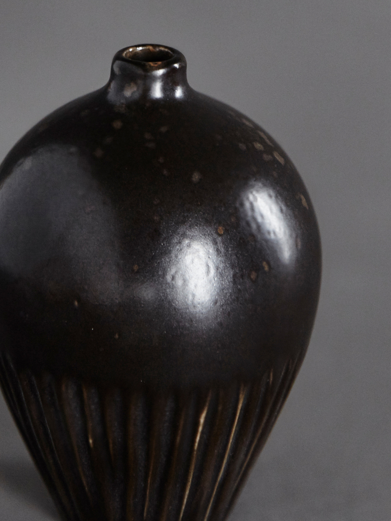 Ebba Brown Vase – Small