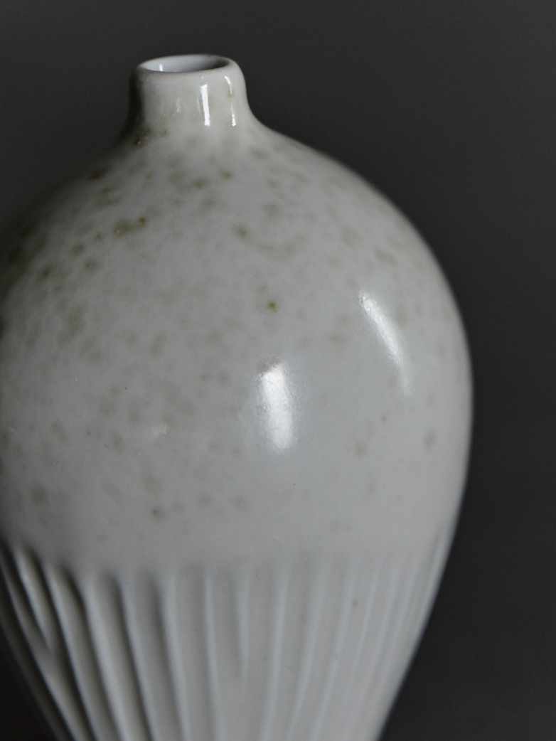 Ebba White Freckles Vase – Small