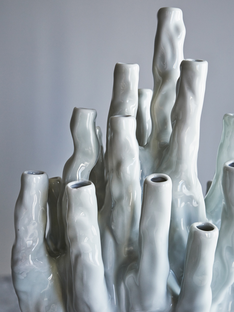 Coral Vase 20 – Tulips White