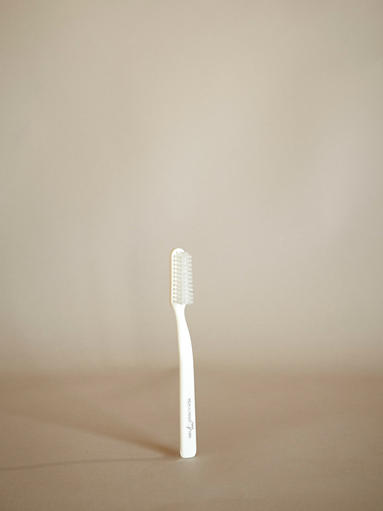 Toothbrush – Ivory White