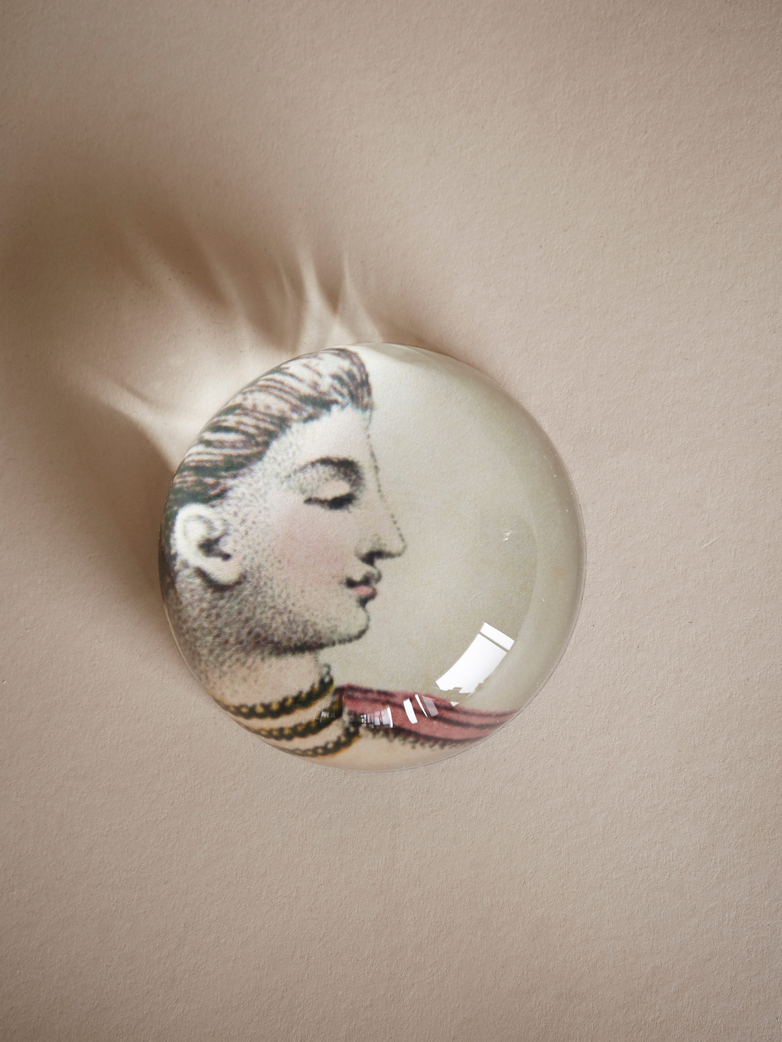 Paperweight Dome – Femme du Canton