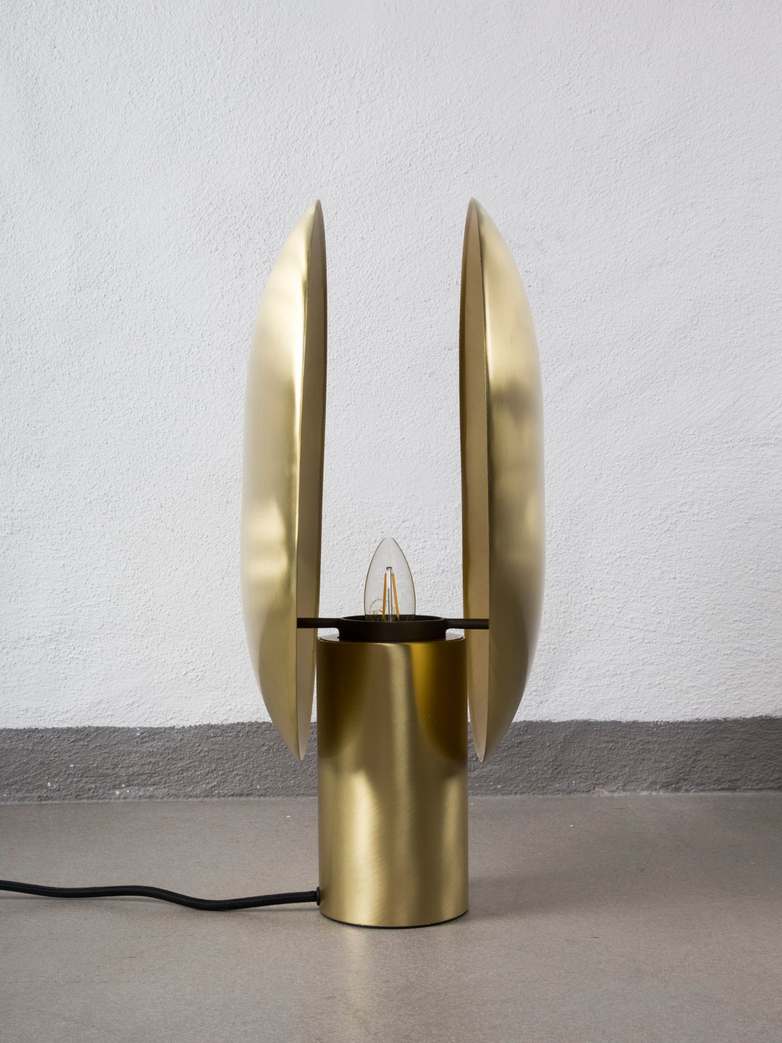 Clam Table Lamp – Brass