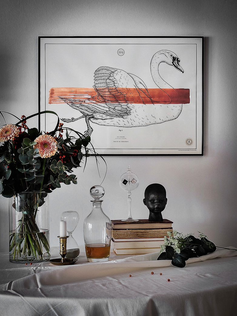 Le Cygne No.6 – Red