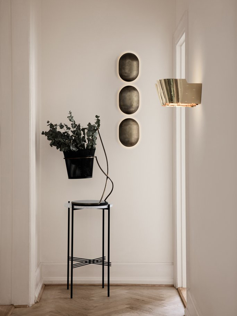 9464 Wall Lamp – Brass Base – Polished Brass