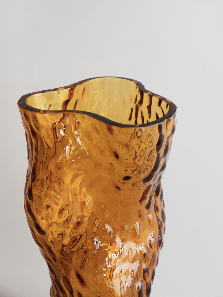 Ostrea Rock Glass Vase – Amber