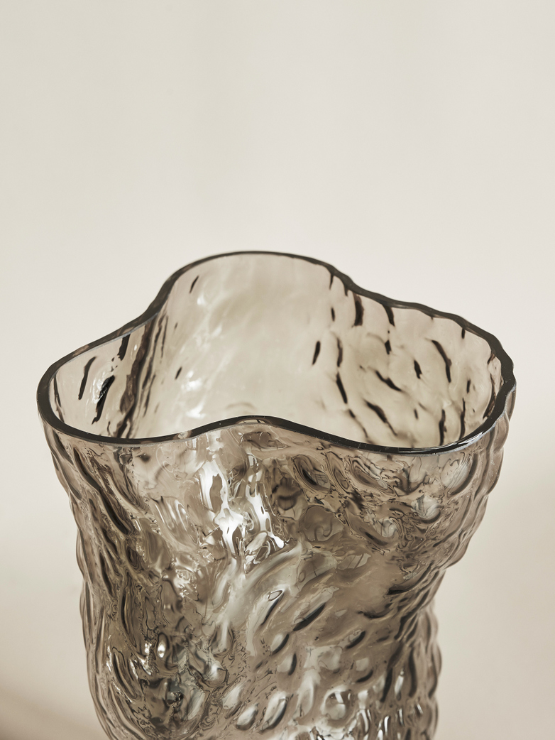 Ostrea Rock Glass Vase – Smoke