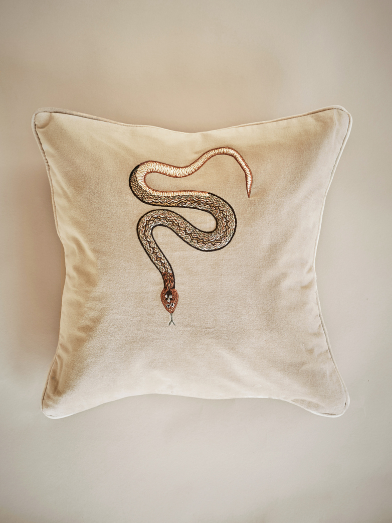 Cobra – Beige – 50 x 50