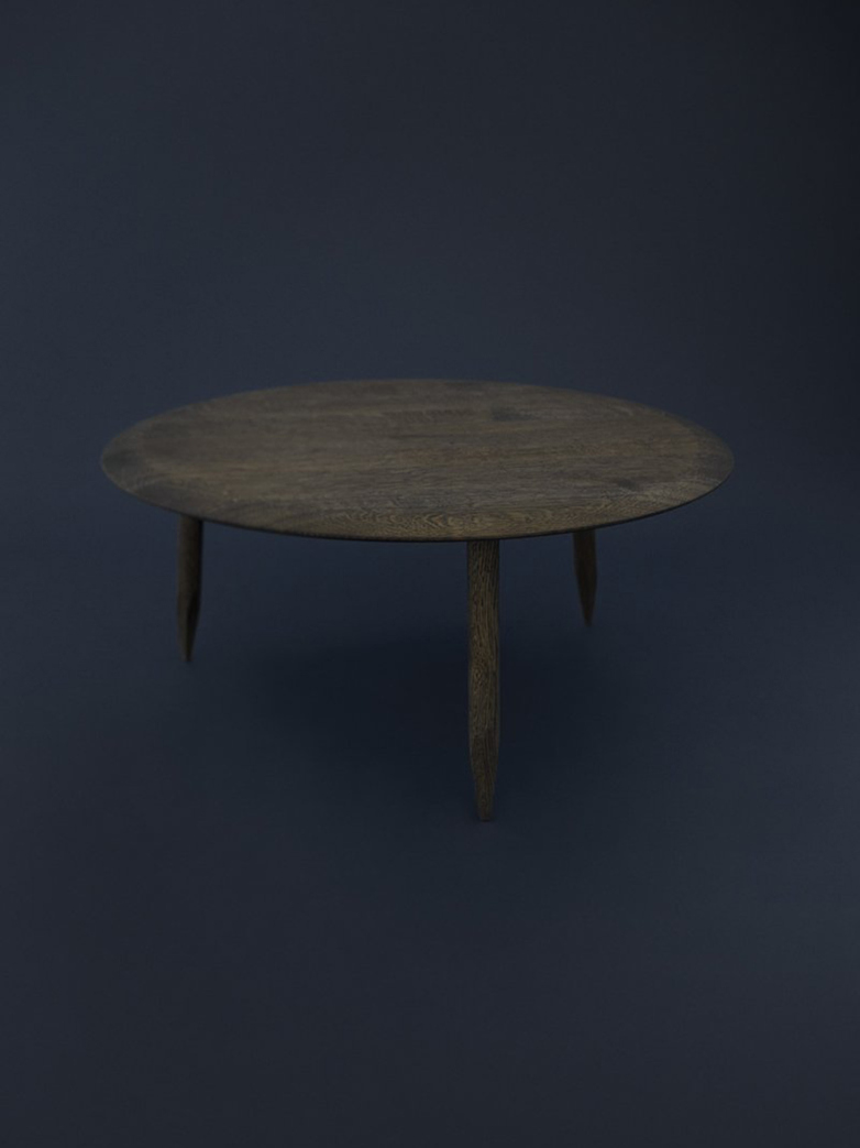 Hoof SW2 – Solid Black Lacquered Oak