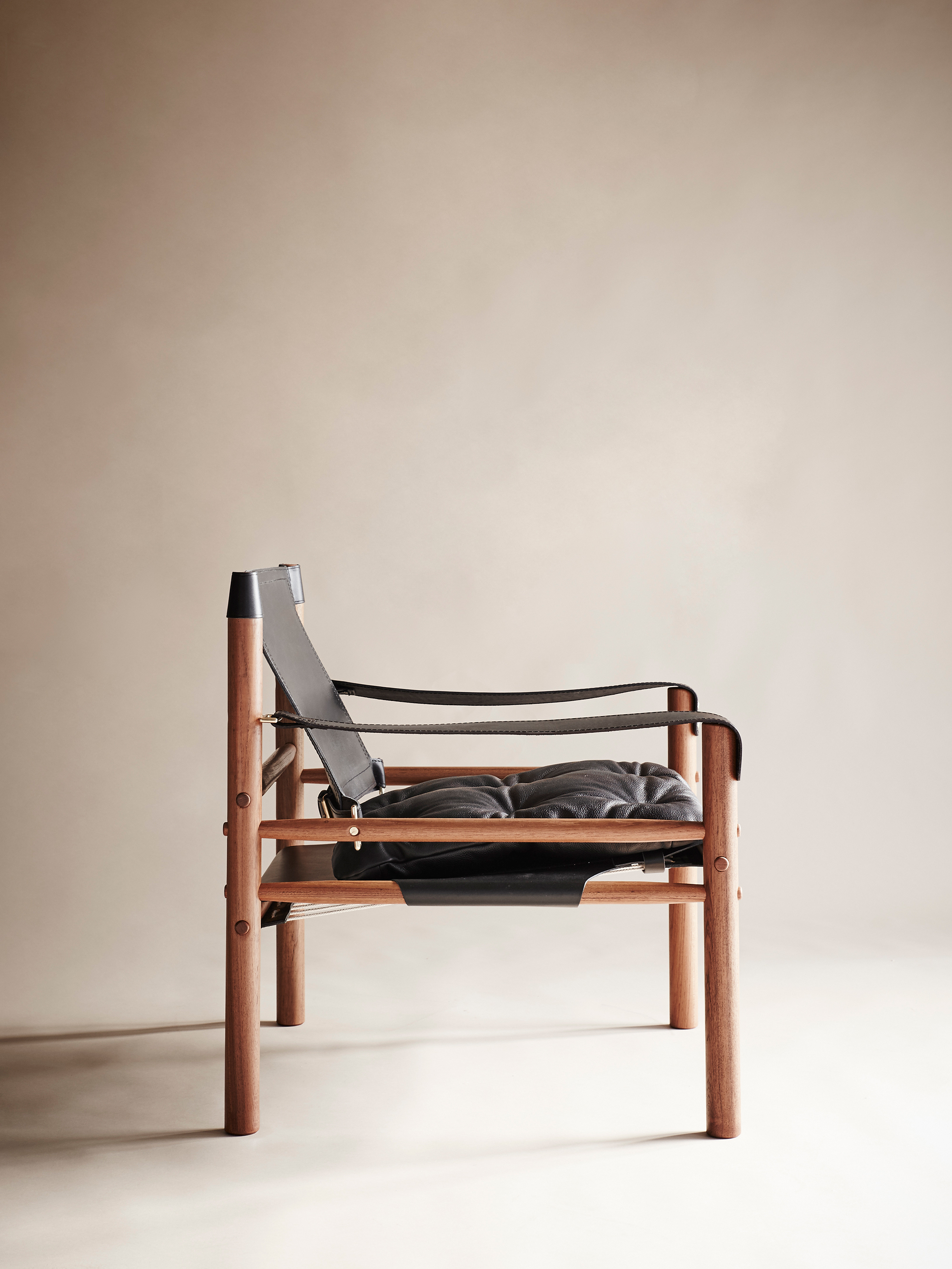 24210 05af306c21 3503 Sirocco Armchair 4 Portrait