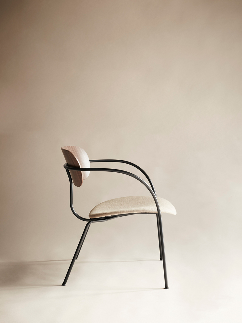 Pavilion Lounge Chair AV6 – Walnut/Brass fittings/Vidar 333