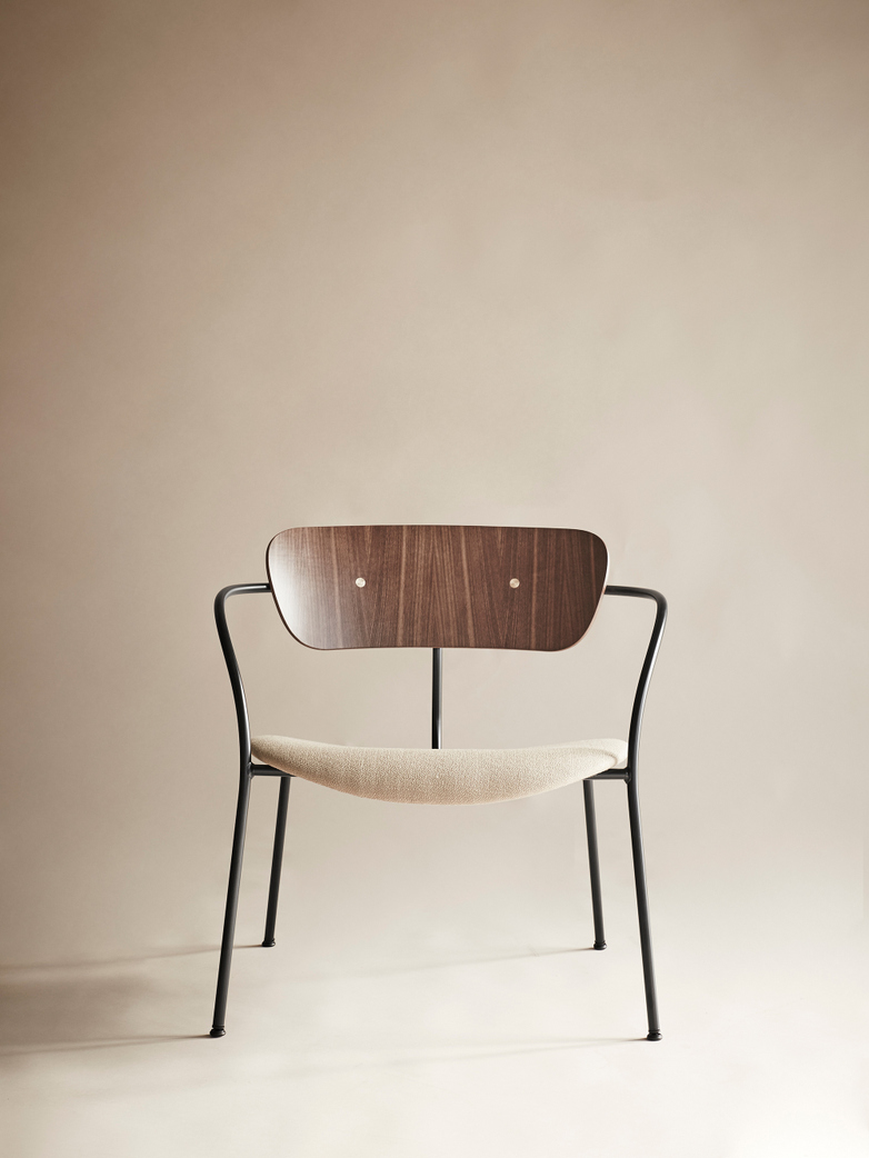 Pavilion Lounge Chair AV6 – Walnut/Brass fittings/Vidar 333