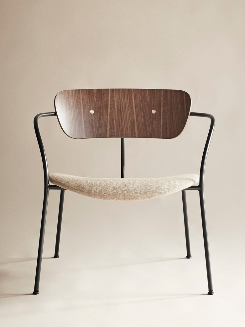 Pavilion Lounge Chair AV6 – Walnut/Brass fittings/Vidar 333