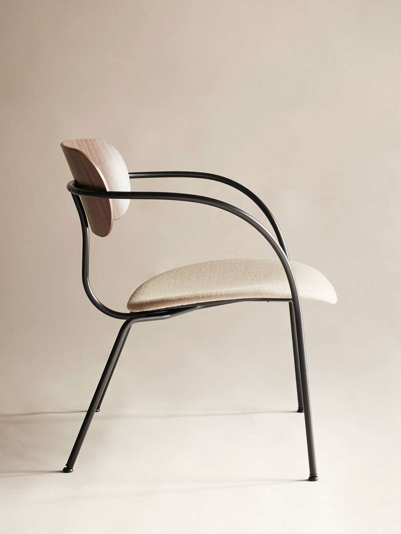 Pavilion Lounge Chair AV6 – Walnut/Brass fittings/Vidar 333