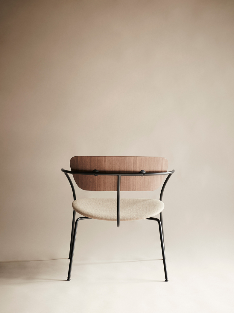 Pavilion Lounge Chair AV6 – Walnut/Brass fittings/Vidar 333