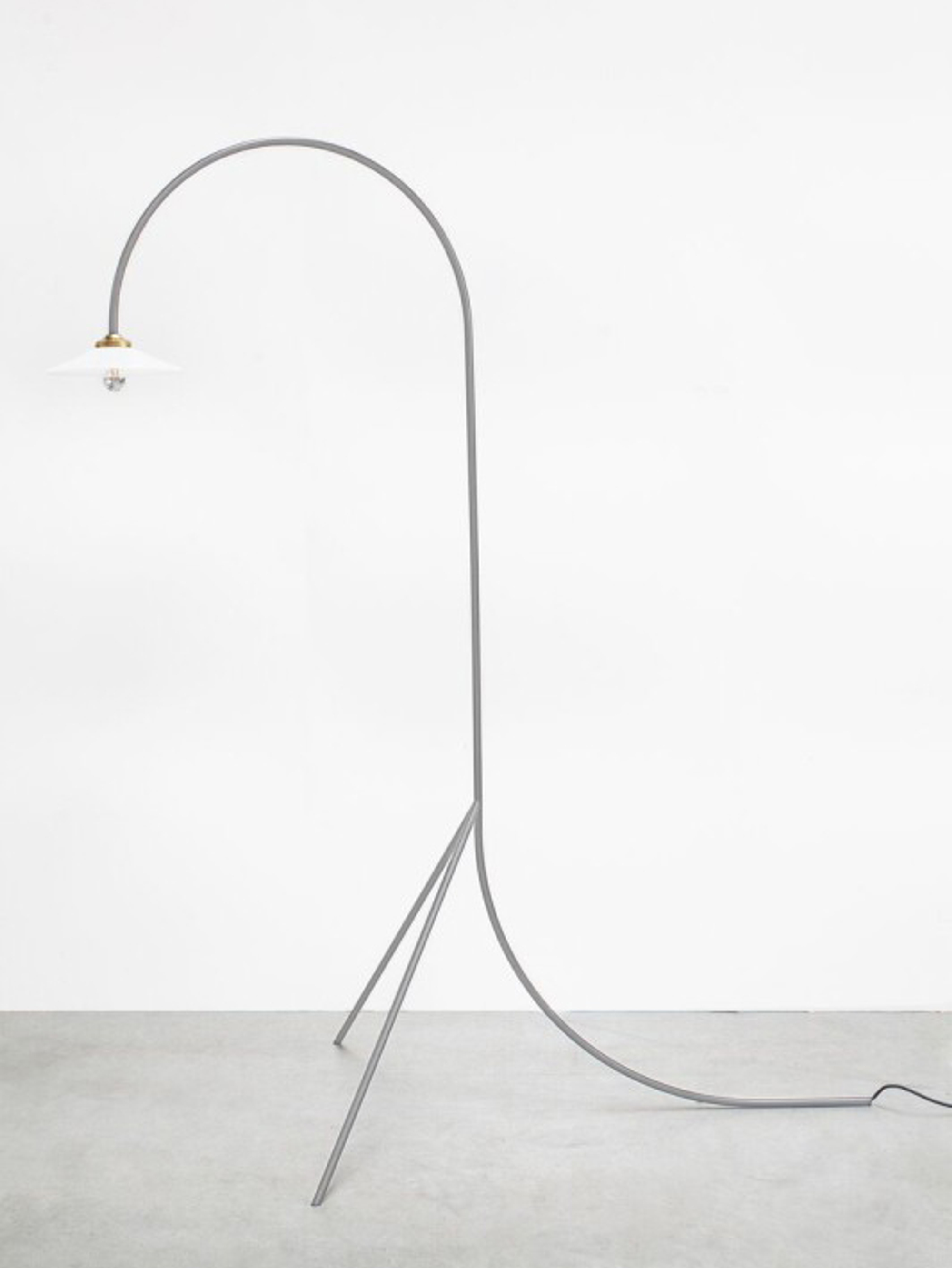 24346 Da18caf7e6 V9015013lg Mullervanseveren Standinglamps Numberonelightgrey A 2 Portrait