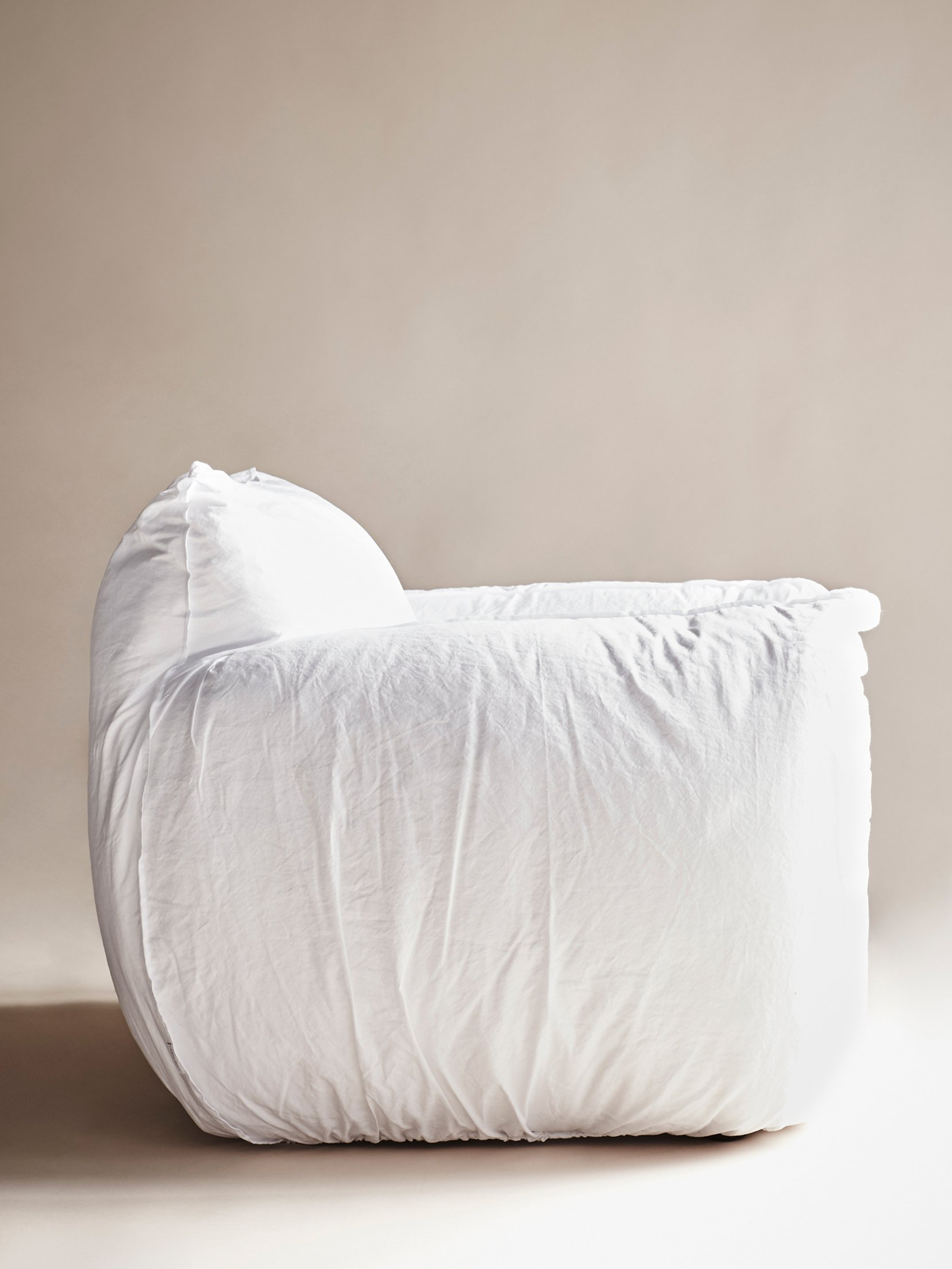 24356 B932d79c5f 24356 D4764e7937 Nuv005fcb Nuvola Lounge Chair 2 Zoom Portrait