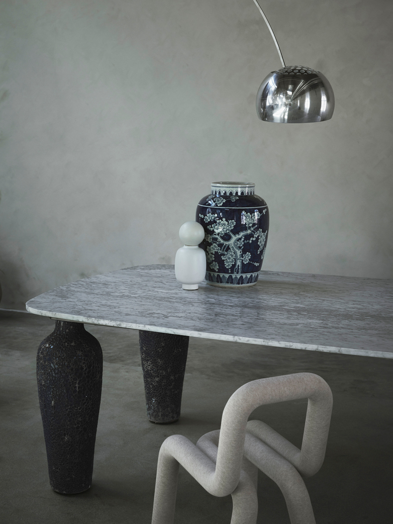 Moon 33 Dining Table – 250